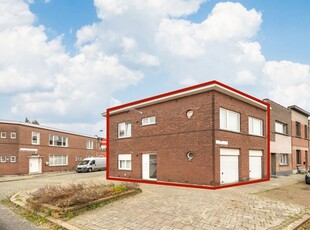 Vergund opbrengsteigendom: 3 units (1slp) + 2 garage's