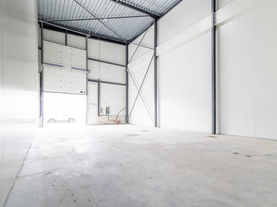 UNITE PME 147m² | ENTREPOT / ATELIER + poss. BUREAUX