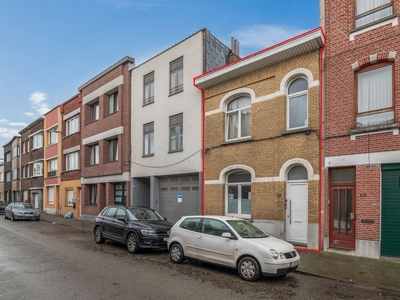 Te renoveren woning met 3 slaapkamers en tuin!