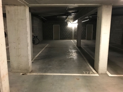 Twee staanplaatsen en berging in ondergrondse garage