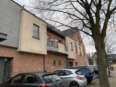 Zeer ruime duplex met 3 slaapkamers en groot terras in Peer