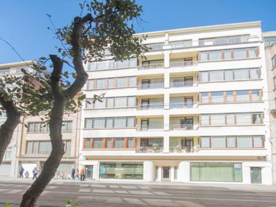 Uitzonderlijk ruim (250M2) standingvol appartement nabij zee