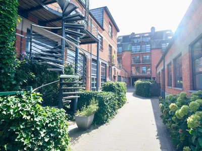 Aangename loft met parkeerplaats omgeven door groen!