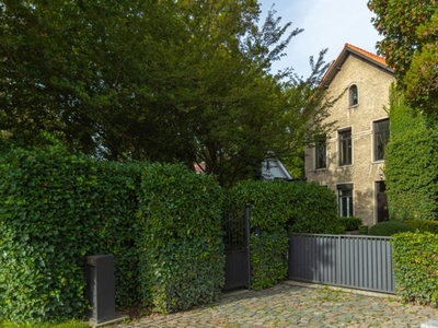 Klasse in unieke gezinswoning met prachtige tuin + bijgebouw