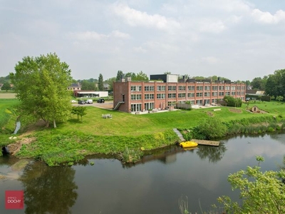 Prachtige tijdloos afgewerkte LOFT aan meander van de Leie