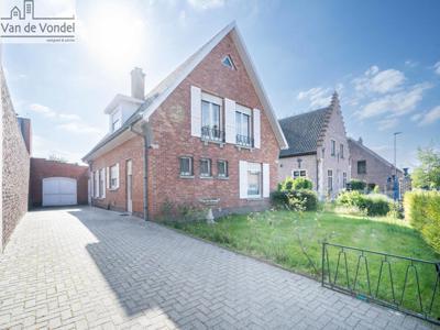 Villa met 4 slaapkamers, garage en grote tuin te Herdersem