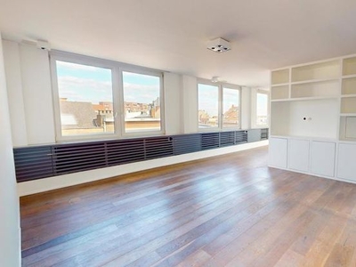 CERISIERS: SUPERBE PENTHOUSE 2 CHAMBRES +/-136M2