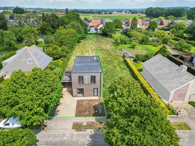 Knappe nieuwbouwwoning met carport!