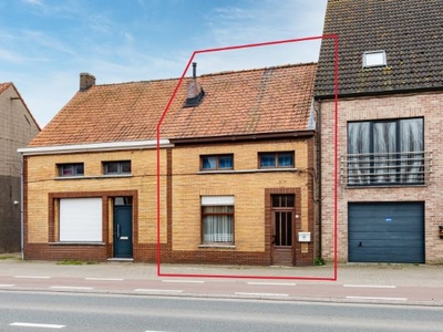 RENOVATIEPAND MET SCHUUR EN 3 GARAGEBOXEN (708 m²)