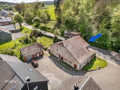 Te renoveren oude boerderij met te verbouwen stallen !