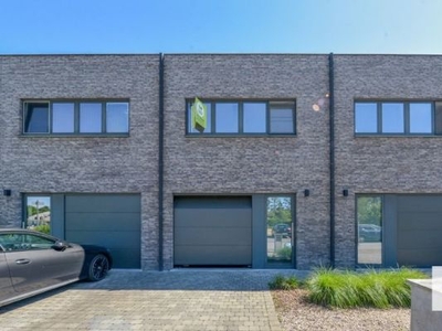 Trendy woning met 3 slaapkamers, garage en tuin