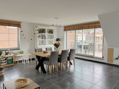 Duplex met terras, twee autostaanplaatsen en kelder - EPC A