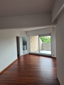 GERENOVEERD 3 slaapkamer duplex appartement met 2 terrassen