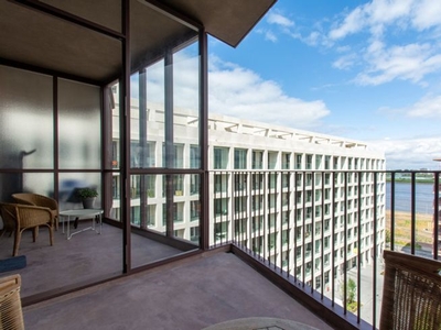 Lichtrijke studio met terras dicht van de Schelde