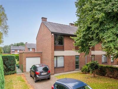 Deels gerenoveerde woning te Duffel