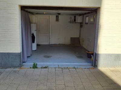 Garage + Bureel in het Station en Diamant Buurt Te Antwerpen