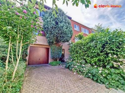 Aangename en te renoveren bel-etage woning met tuin