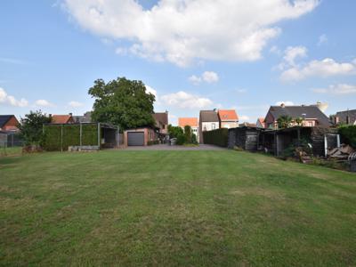 Halfopen bebouwing met 4 slaapkamers en tuin in Nieuwkerken