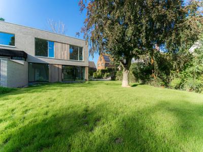 Nieuw moderne woning met 4 slaapkamers te huur