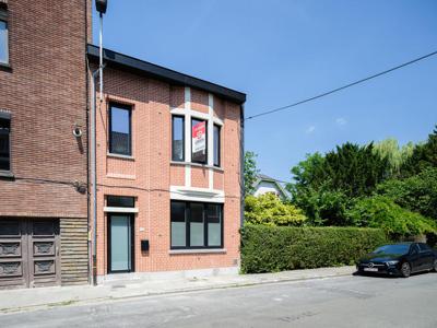 Prachtig gerenoveerde burgerwoning in residentiële wijk bij