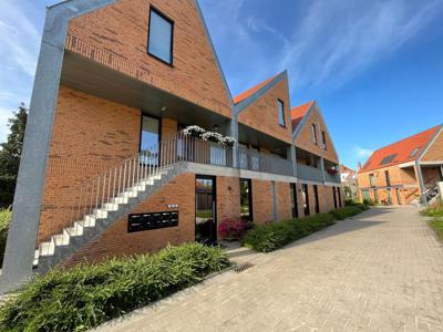 Stapelwoning met 2 slaapkamers, ruim terras en garagebox