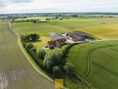 Boerderij te midden van de velden in het pittoreske Eggew...