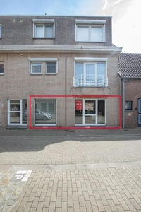 In het centrum gelegen gelijkvloers appartement met garage