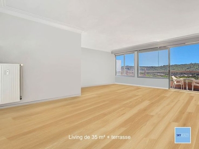 Superb (3 BD / 1 BA) apt of 106 sqm + terrace / facing south