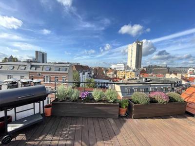 Duplex op de bovenste verdieping met prachtig terras.