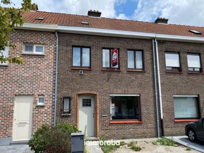 Gezinswoning TE HUUR met 3 slaapkamers, tuin en privé parke