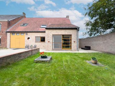 Instapklare HOB met grote garage, 4 slpk. en tuin