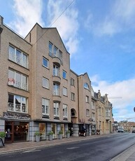 Lichtrijk appartement met 2 slpk, garagebox en kelderberging