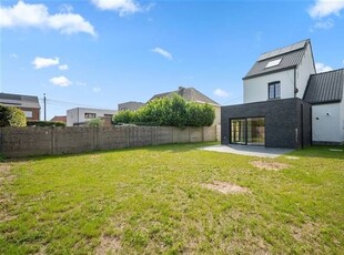 Open bebouwing met 3 kamers, tuin en groen uitzicht