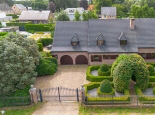 Zeer ruime villa met 5 slaapkamers in een prachtige parktuin