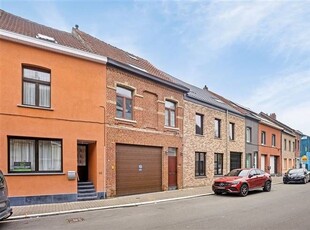 Zeer ruime woning met 4 slaapkamers, aparte studio, tuin en