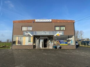 Winkelvastgoed met appartement op steenweg Alken