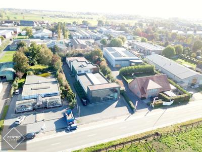 Instapklaar BEDRIJFSGEBOUW bestaande uit TOONZAAL met BURELE