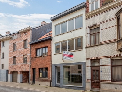 Exclusieve woning met kantoorgelegenheid.