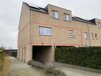 Ruim twee slpk. appartement met terras en autostaanplaats