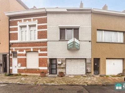 Ruime woning met 4 slpk koer en garage!