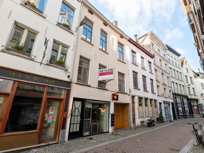 Verzorgd appartement met 2 slaapkamers op topligging