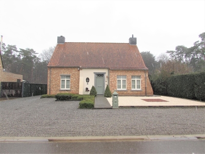 Prachtige woning in landelijke stijl, rustig gelegen met 5 slpk. & ruime tuin.