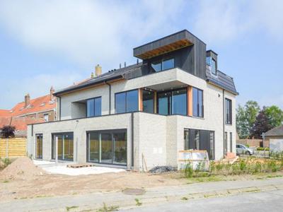 Gelijkvloers nieuwbouwapp met 2 slpks, tuin en garage te Bru