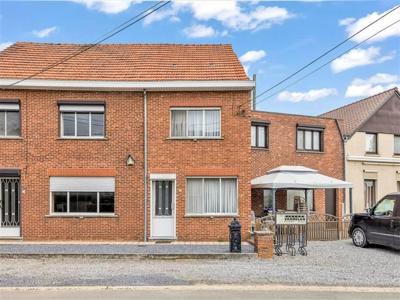 Leuke woning met 2 slaapkamers en koertje in de Schomstraat,