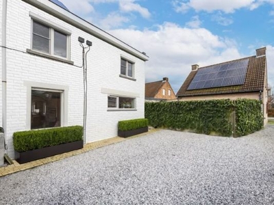 INSTAPKLARE ENERGIEZUINIGE WONING MET TUIN