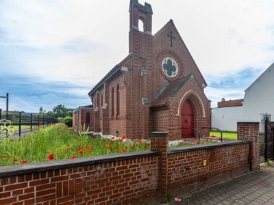 Kapel met bijhorende leefruimtes op een totale grondopper...