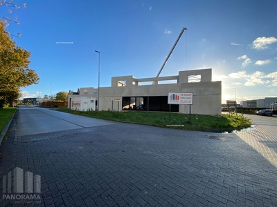 Nieuwbouw bedrijfsgebouw te koop in Zedelgem