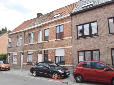 Gerenoveerde rijwoning met garage