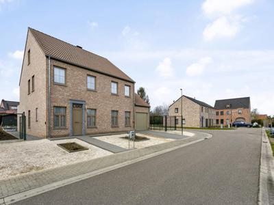 Recente nieuwbouwwoning met 5 slaapkamers en 2 badkamers!