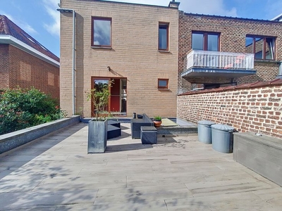 Duplex met terras en garage